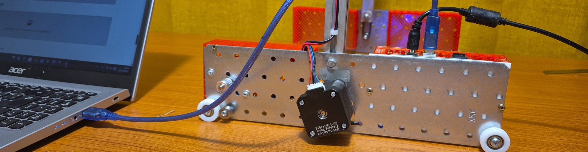 Cavo USB collegato alla macchina